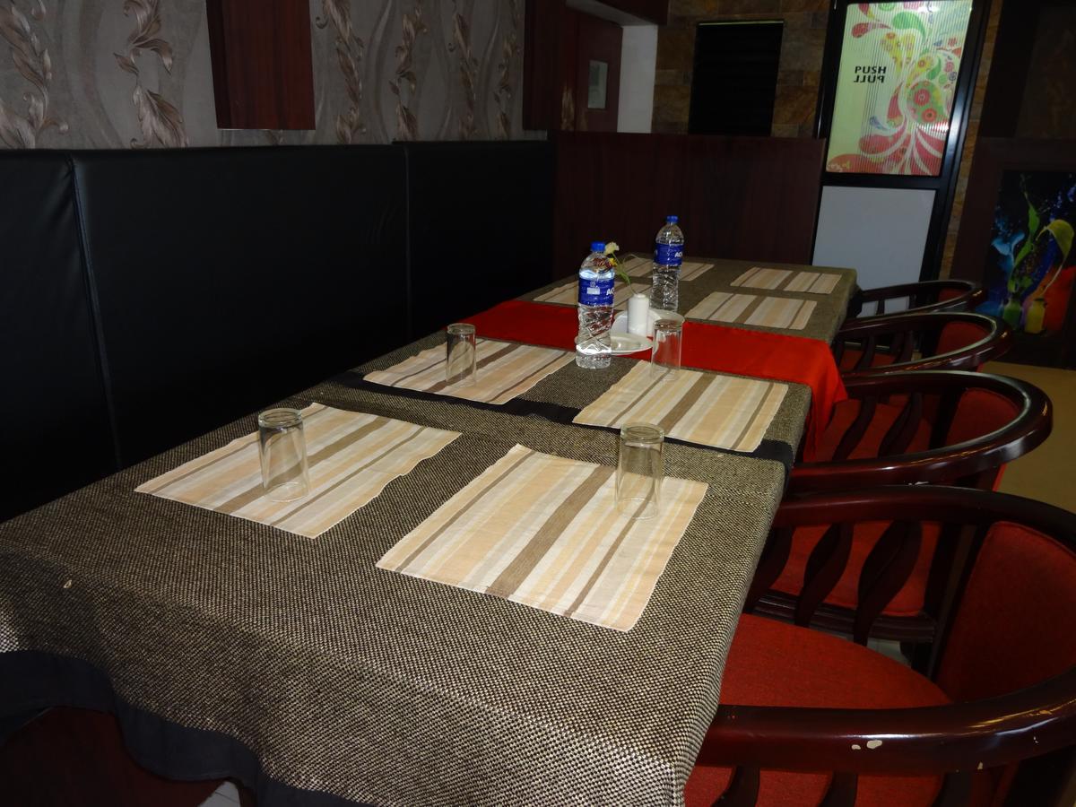 Hotel A J Park Alappuzha Экстерьер фото